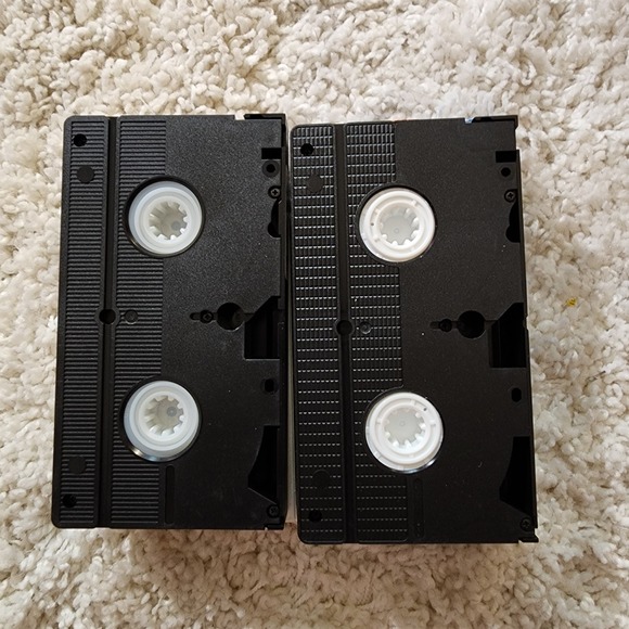 Crocodile Dundee I & II VHS Tape Set Paul Hogan 1 & 2 Movies - Picture 4 of 4